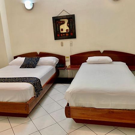 House Center Hotel Milagro Bagian luar foto