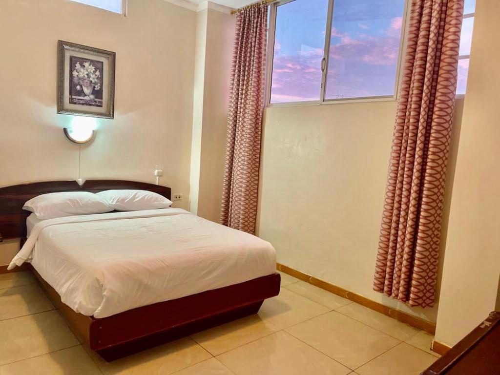 House Center Hotel Milagro Bagian luar foto