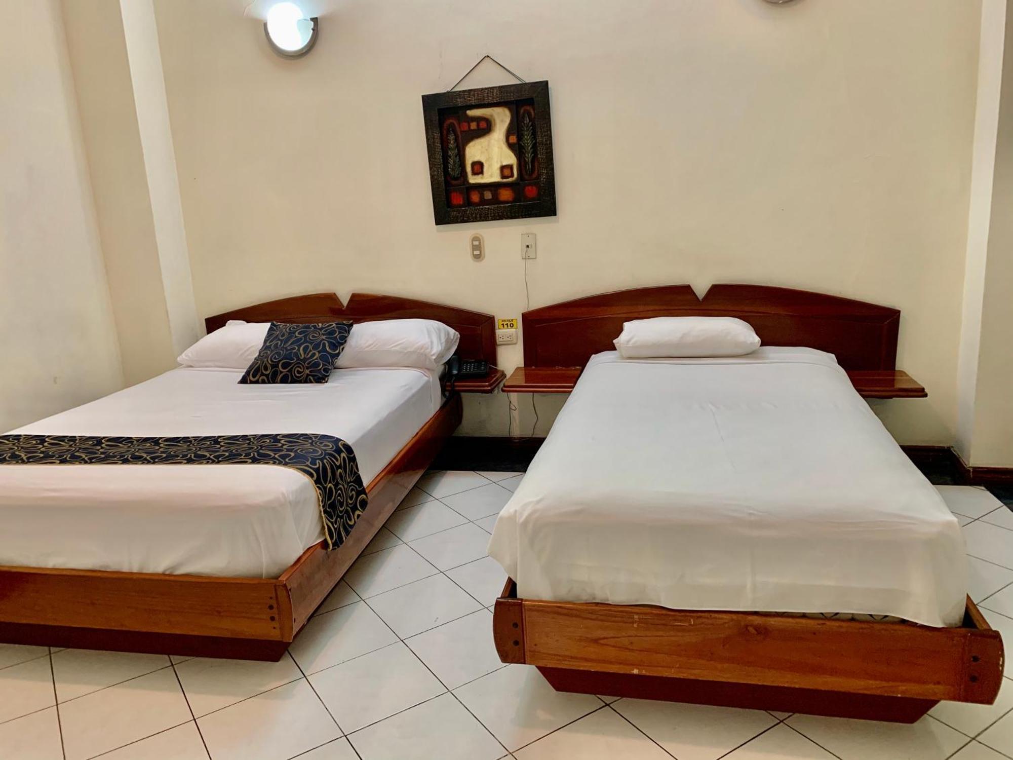 House Center Hotel Milagro Bagian luar foto
